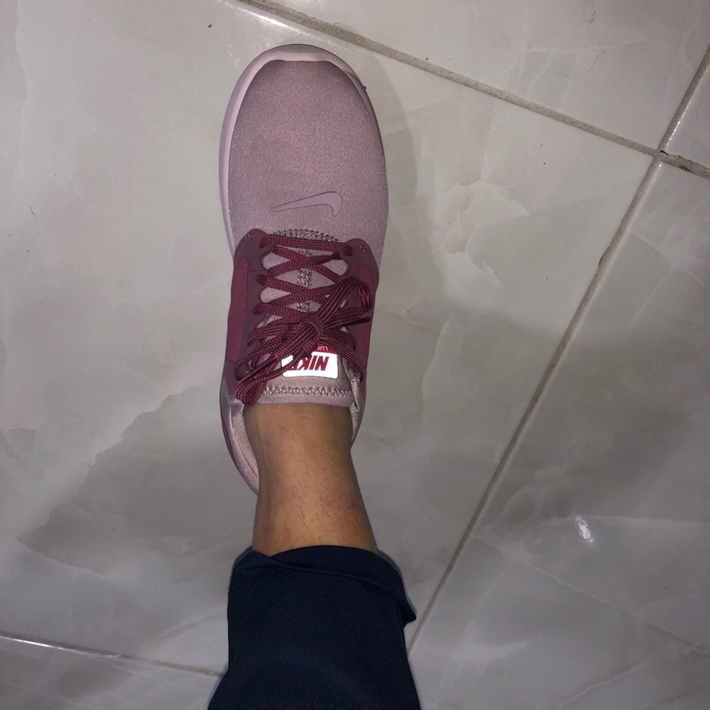 NIKE SNEAKERS